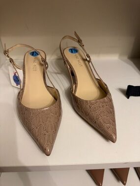 Nine West Taupe Croc-Embossed Pointed Slingback Flats